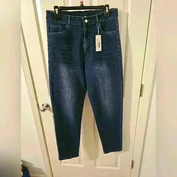 NWT Vintage Dark Wash Stretchy Jeans Petite Size L - Picture 1 of 4
